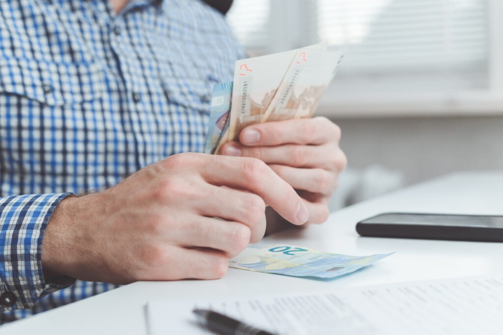 Qual a diferença entre salário e remuneração