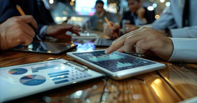 Dashboard de FinOps empresarial mostrando gráficos de despesas, previsibilidade de caixa e controles financeiros usados por CFOs em startups.