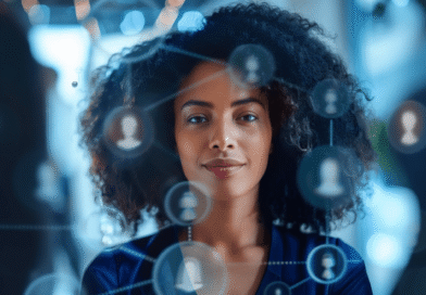 Mulher em ambiente corporativo com conex&otilde;es digitais, representando a quarta onda do RH e a gest&atilde;o orientada por stakeholders.